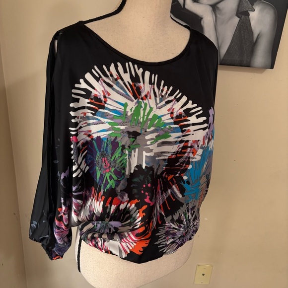 BCBGMaxAzria Vibrant Split Sleeve Blouse - Picture 2 of 9